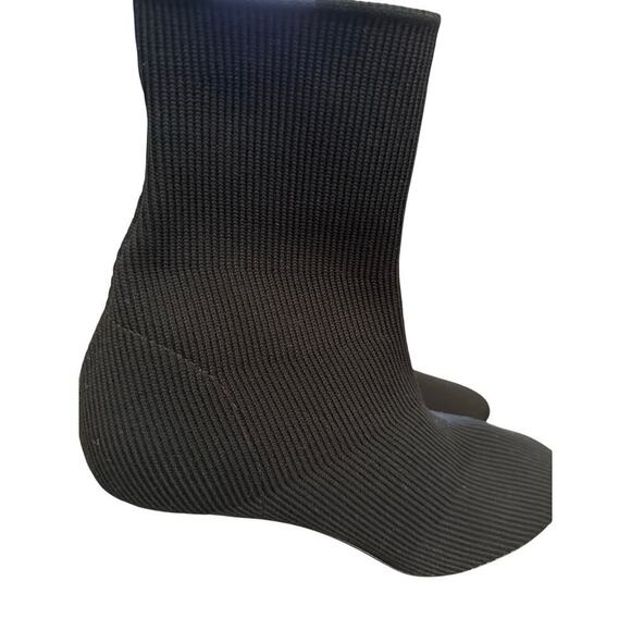 Vince Women's Black Ribbed Knit Block Heel "Tasha" Ankle Booties Size 8M - Picture 5 of 9